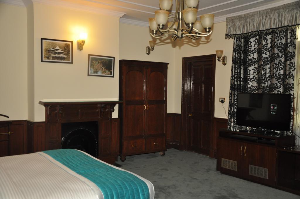 Hotel Southgate Shimla Exteriör bild