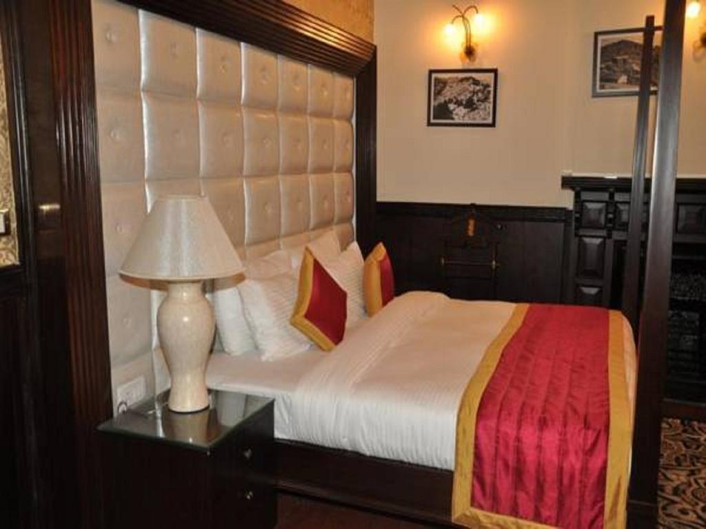 Hotel Southgate Shimla Rum bild