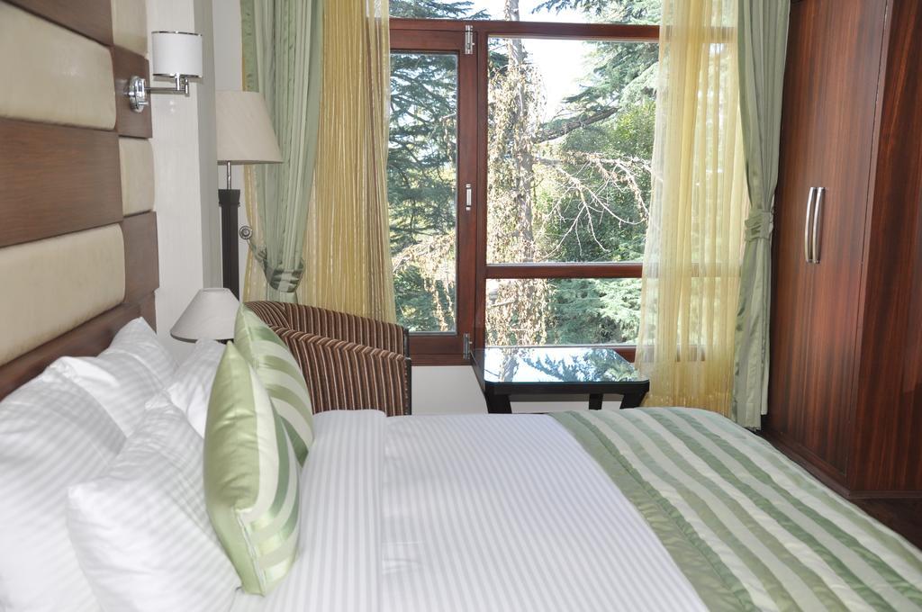 Hotel Southgate Shimla Exteriör bild