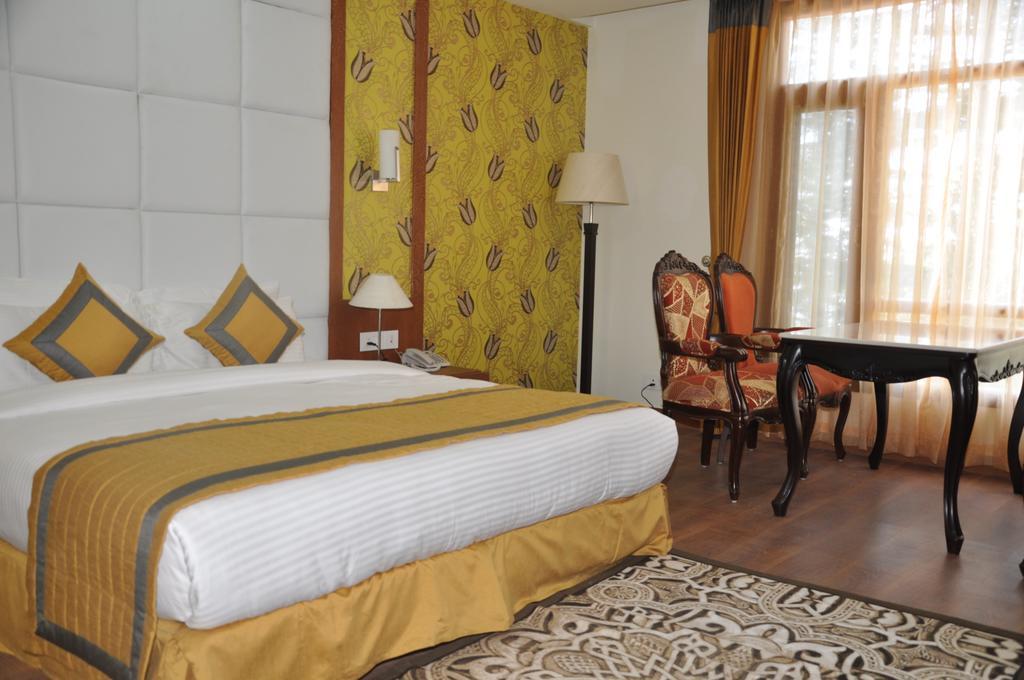 Hotel Southgate Shimla Exteriör bild