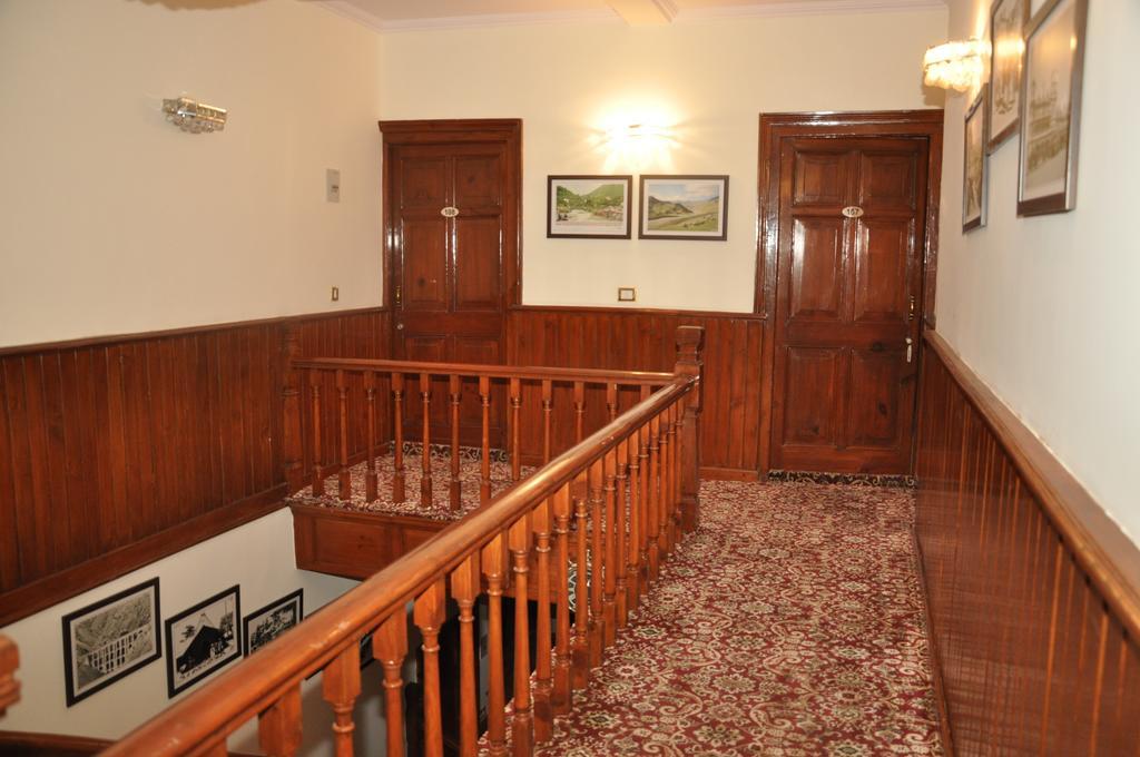 Hotel Southgate Shimla Exteriör bild