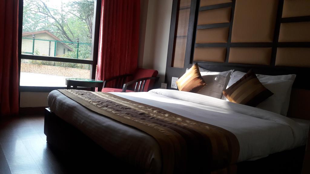 Hotel Southgate Shimla Exteriör bild
